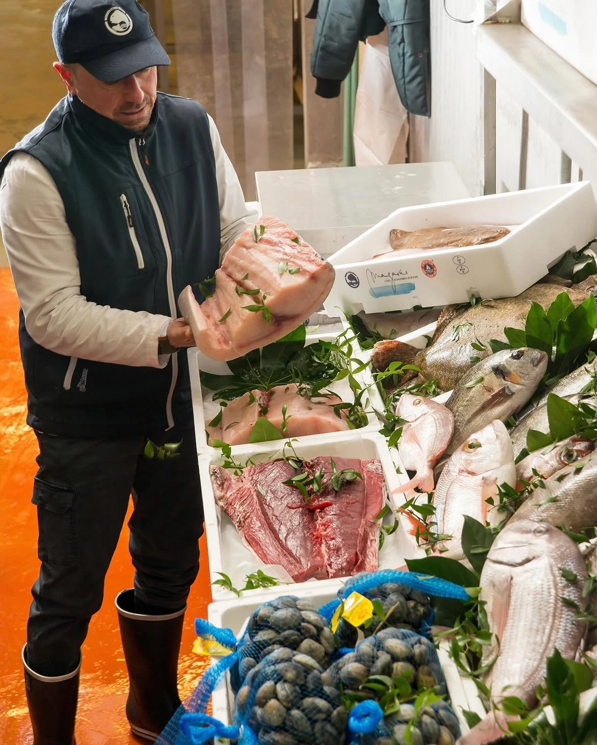Personale Mazara Fish al banco del pesce a Milano